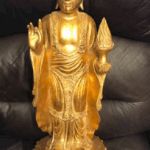 Большая статуэтка из дерева Будда